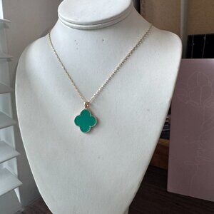 SILVER CLOVER NECKLACE